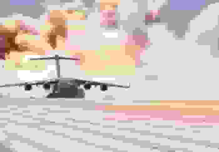 توانایی عجیب هواپیمای غول‌پیکر آمریکایی در تیک‌اف از باند ناآماده