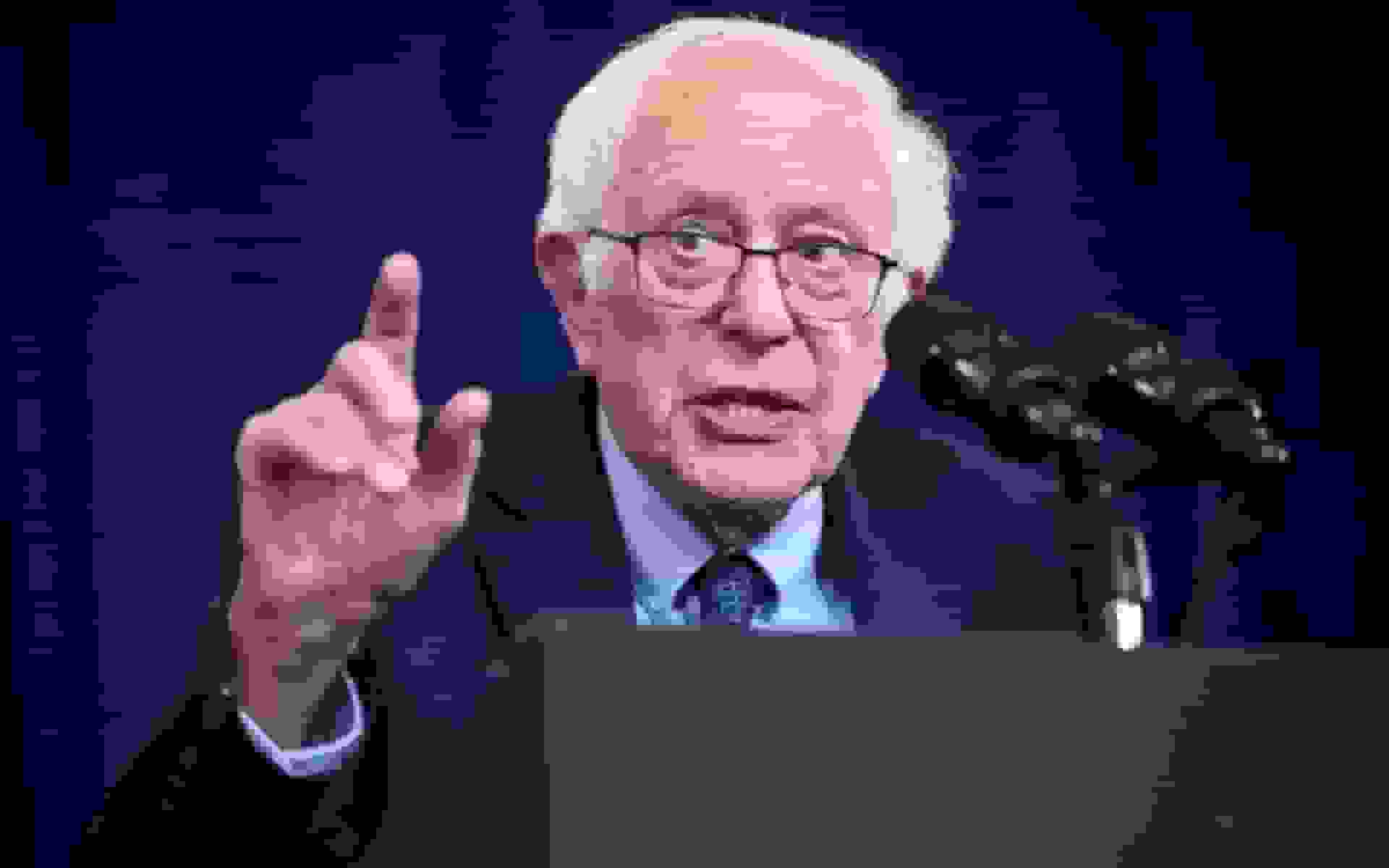 سندرز: ترامپ آمریکا را وارد جنگ غیرقانونی با ونزوئلا می‌کند