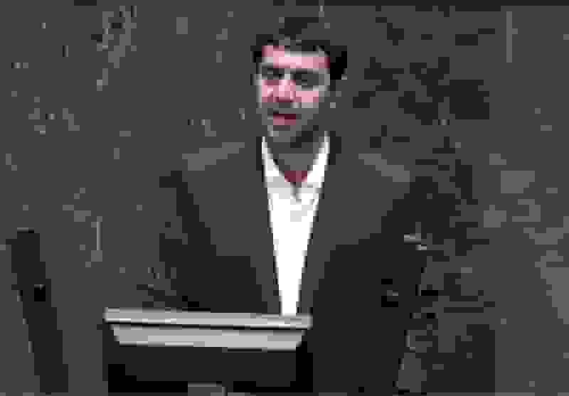 نماینده مجلس: دولت باید بنزین را تک‌نرخی ۳ هزار تومانی و سهمیه ۱۰۰ لیتری می‌کرد