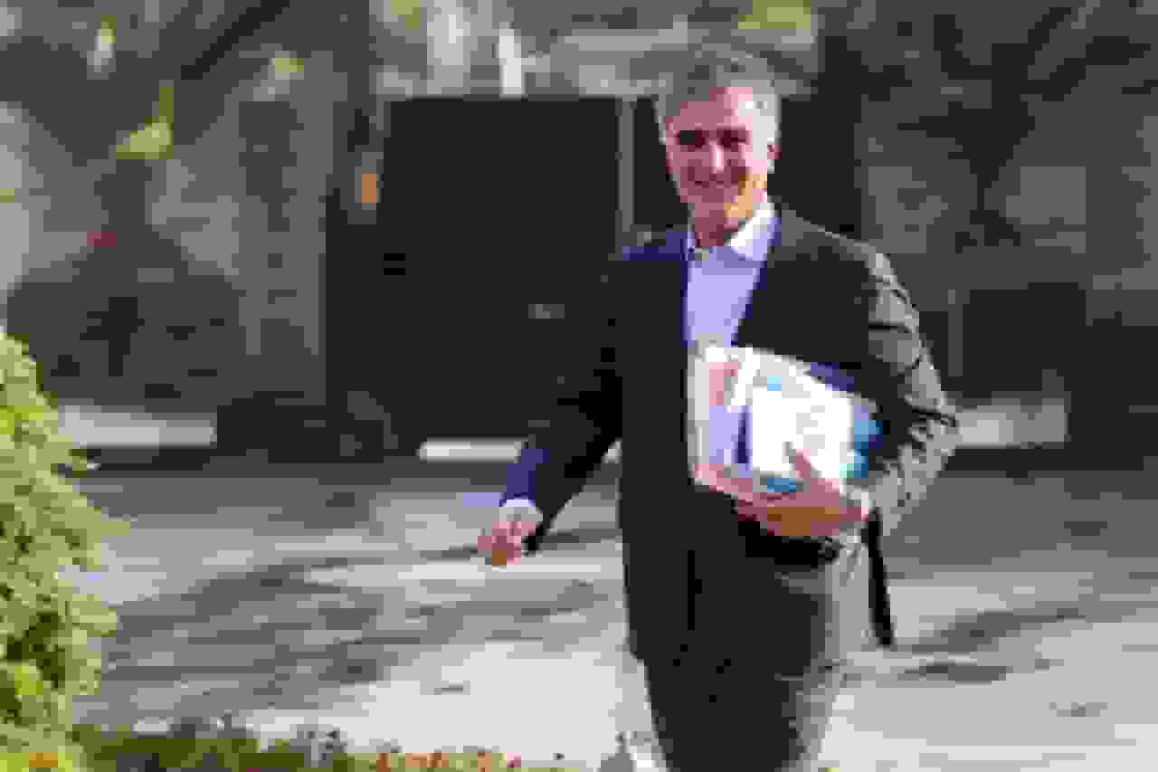 روزنامه جمهوری اسلامی: وقت تغییر در مدیریت بانک مرکزی رسیده است؟