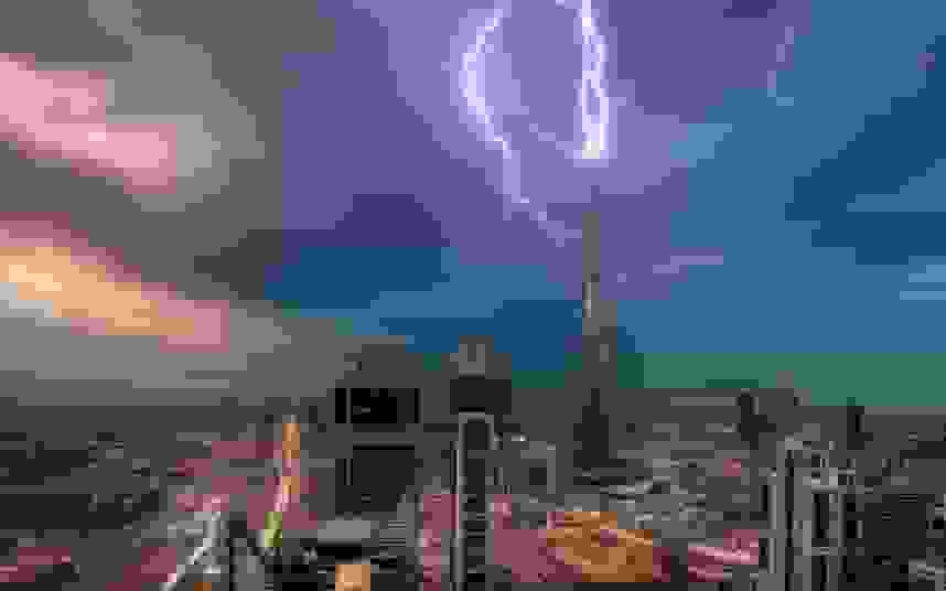 برخورد صاعقه به برج خلیفه دبی در شرایط جوی ناپایدار