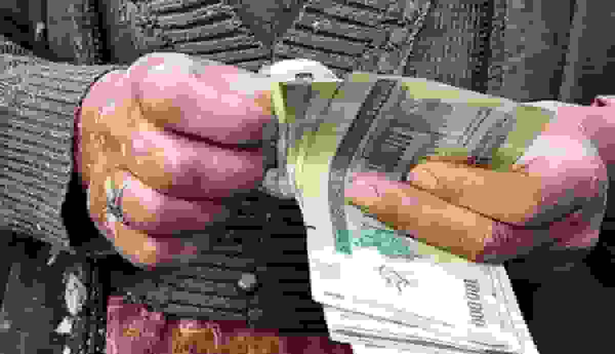 یک ماه حداقل حقوق کارگر معادل یک گرم طلاست