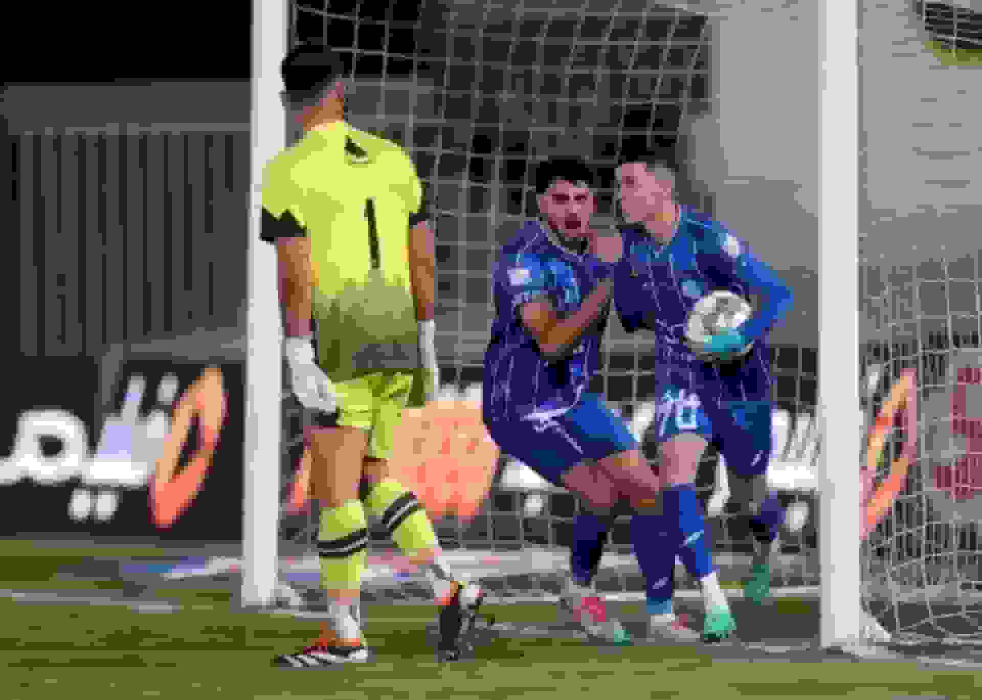 تأخیر یک ساعتی در برگزاری بازی استقلال و الوصل