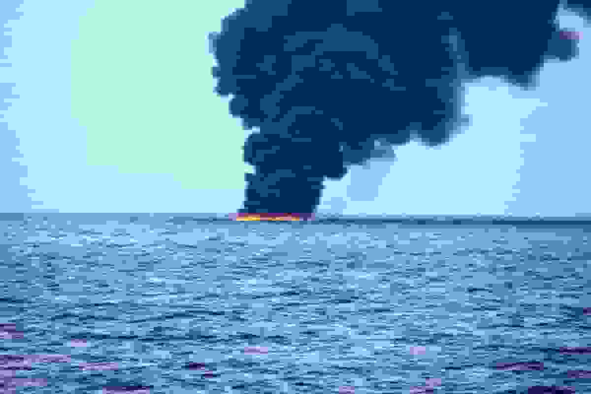 انفجار نفتکش در دریای سیاه و احتمال غرق شدن آن