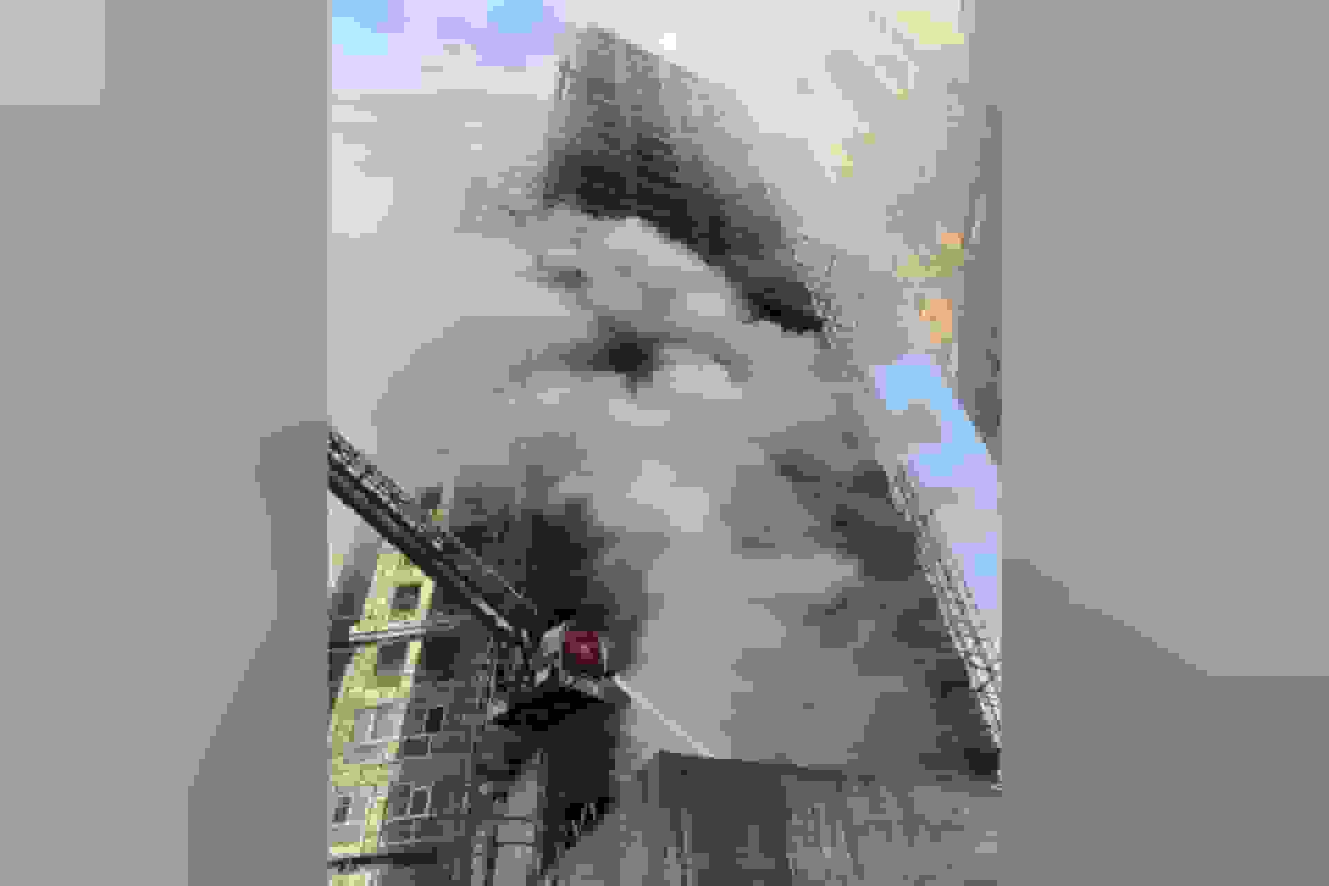 آتش‌سوزی در برج ۲۰ طبقه در حال ساخت تهران؛ نجات بیش از ۳۰ نفر توسط آتش‌نشانی