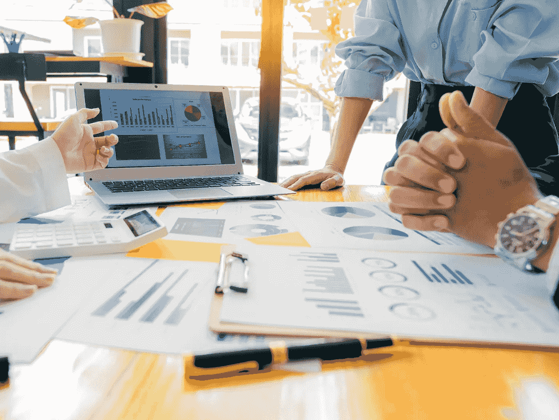 پنج روند کلیدی رشد کسب‌وکارها در سال ۲۰۲۶: از هوش مصنوعی تا سرمایه‌گذاری تخصصی