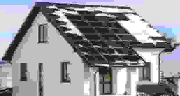 عملکرد پنل‌های خورشیدی در شرایط برفی