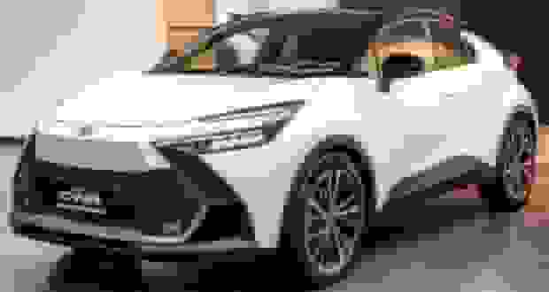 آغاز تحویل تویوتا C-HR وارداتی مدل ۲۰۲۴ به مشتریان توسط نامی خودرو