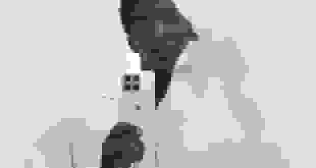 معرفی نسخه ویژه موتورولا اج 70 با رنگ پنتون 2026 و کریستال‌های سواروفسکی