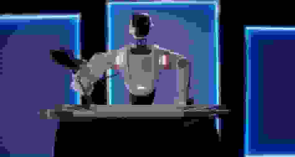 شاهکار ربات انسان نمای چینی در گلدوزی ظریف