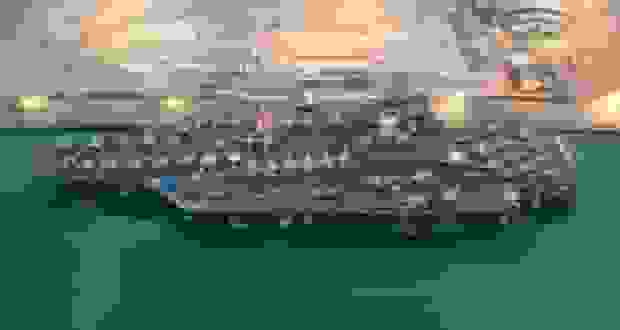 آیا خلبانان نیروی دریایی آمریکا از فرود خودکار جت روی ناو هواپیمابر استفاده می‌کنند؟