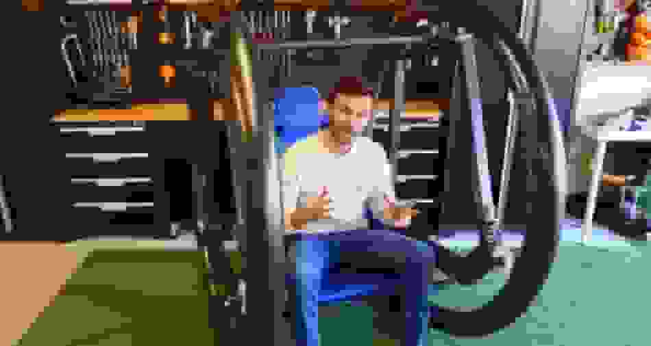 دوچرخه عجیب بدون فرمان و پدال: اختراعی که جرات می‌خواهد