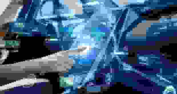 طراح آیفون: نمایشگر لمسی برای کنترل‌های اصلی خودرو مناسب نیست