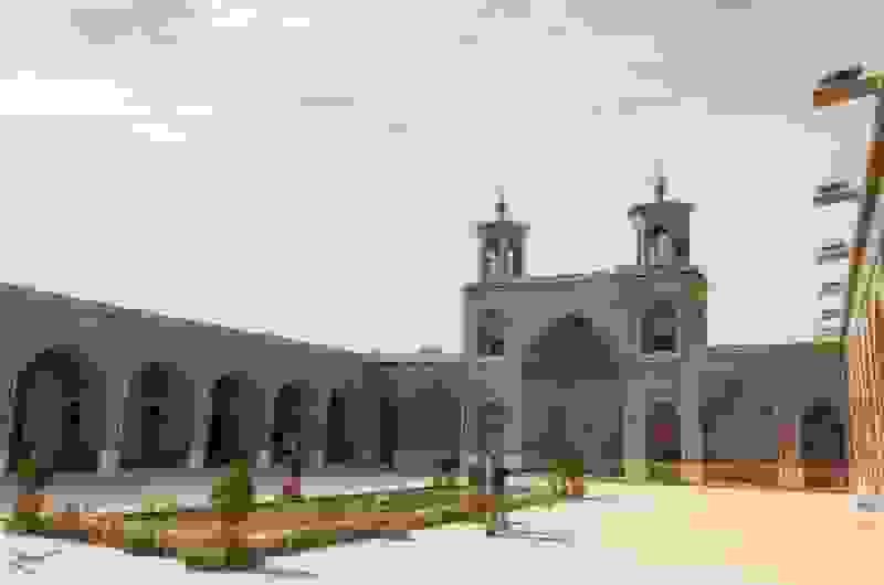 حیرت توریست آمریکایی از زیبایی مسجد نصیرالملک شیراز