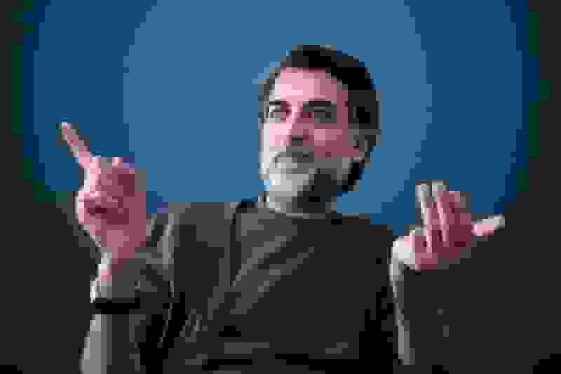 انتقاد علی درستکار از استانداردهای مجریان تلویزیون: رسانه ملی از نهاد رهبری مهم‌تر است