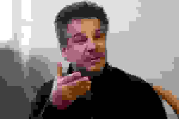 حسین فرحبخش: مهناز افشار از رفتن پشیمان است و امیدوارم برگردد