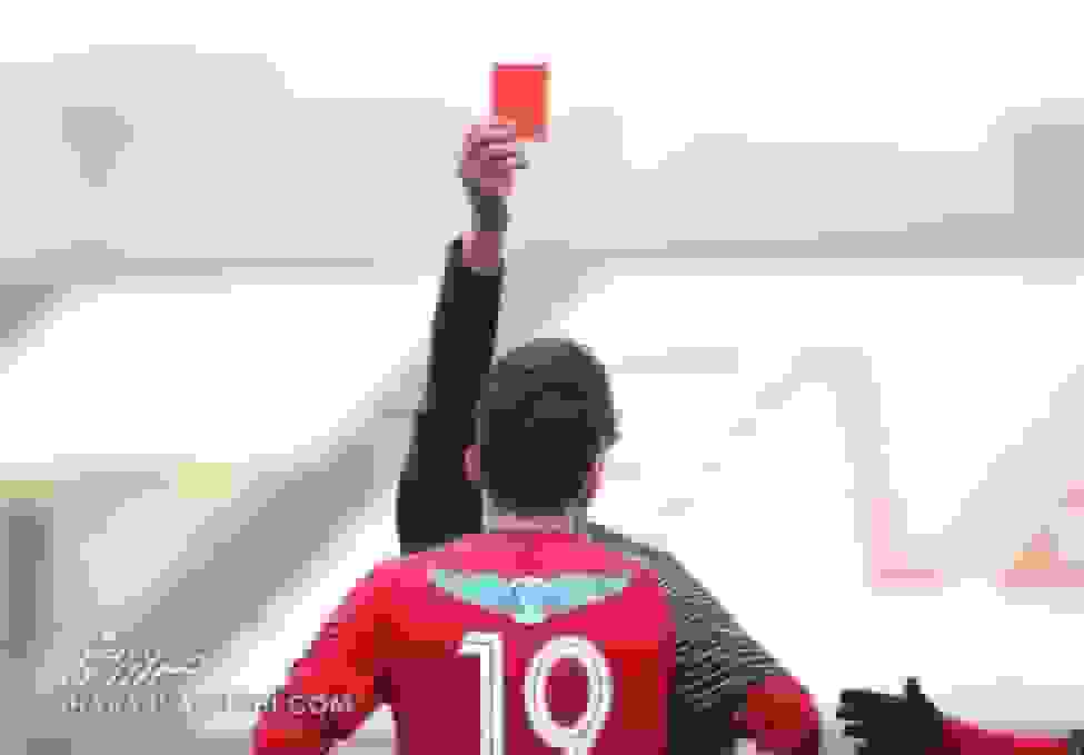 عادت بد جدید در فوتبال ایران: بازیکنانی که فقط برای کارت گرفتن وارد زمین می‌شوند