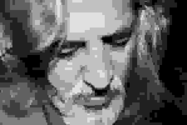 خاطره‌ای از ارادت حسین منزوی به حضرت زهرا(س)؛ اهل‌بیت(ع) عشق من هستند