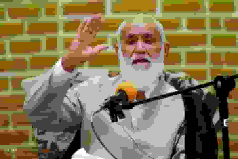 زیست متفاوت یک روحانی انقلابی: وقتی عمامه با لباس کار عوض می‌شود