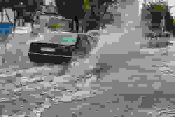 آغاز ترمیم جداول و پل‌ها برای دفع آب‌های سطحی منطقه ۲ خرم‌آباد