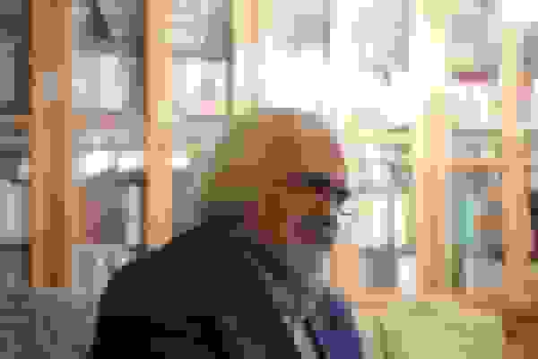 بازخوانی زندگی شاعرانه استاد محمدعلی مجاهدی پدر شعر آیینی کشور