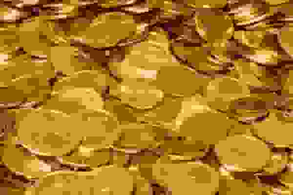 دستگیری زن نظافتچی سارق ۱۴ سکه طلا در اسفراین