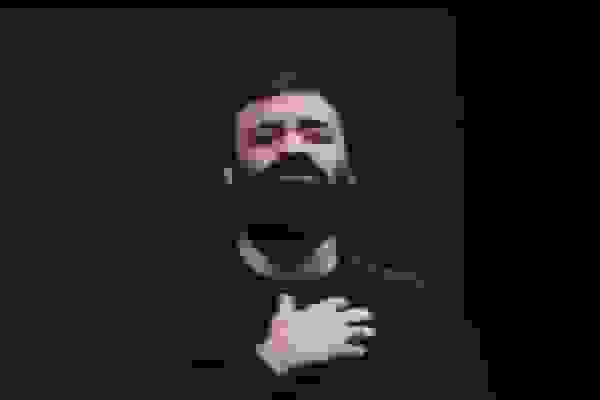 عبدالرضا هلالی در هیئت فاطمیون مرثیه خوانی می‌کند