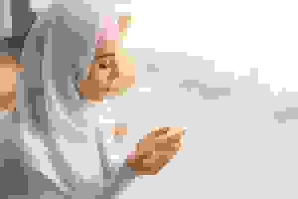 تأثیر تناقض رفتار و گفتار والدین بر نوجوانان و لزوم ایجاد خاطرات خوب با نماز