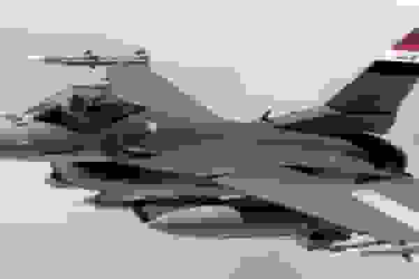 انهدام مخفیگاه‌های داعش در غرب عراق توسط جنگنده‌های اف‌۱۶