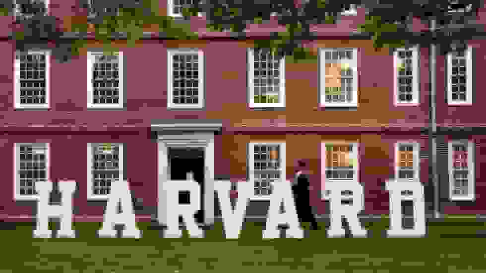 استاد دِرَگ کویین برای تدریس قوم‌نگاری کوئیر در دانشگاه هاروارد