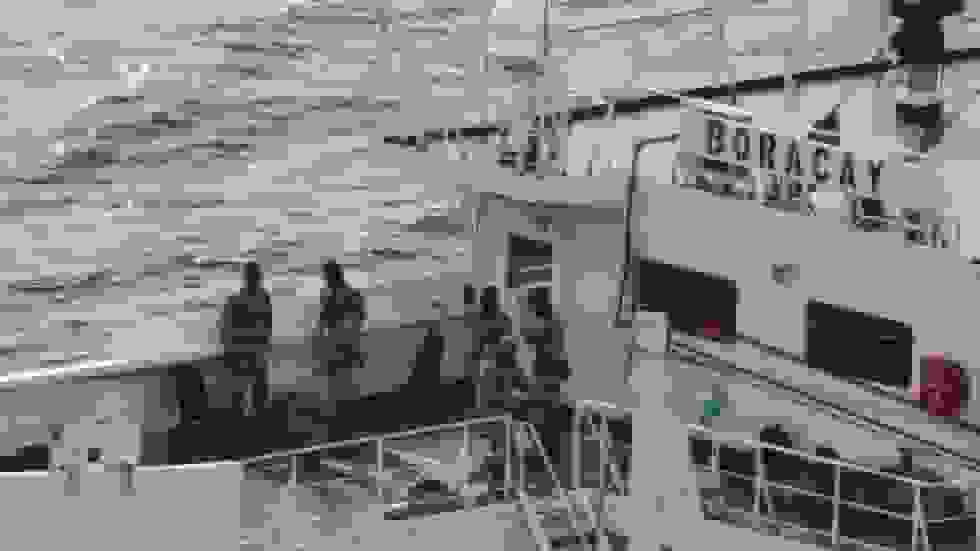 تانکر پس از توقیف توسط نیروی دریایی فرانسه سفر خود را از سر گرفت