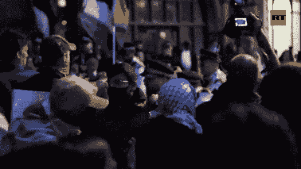 درگیری پلیس لندن با معترضان به دلیل توقیف ناوگان کمک‌رسانی غزه