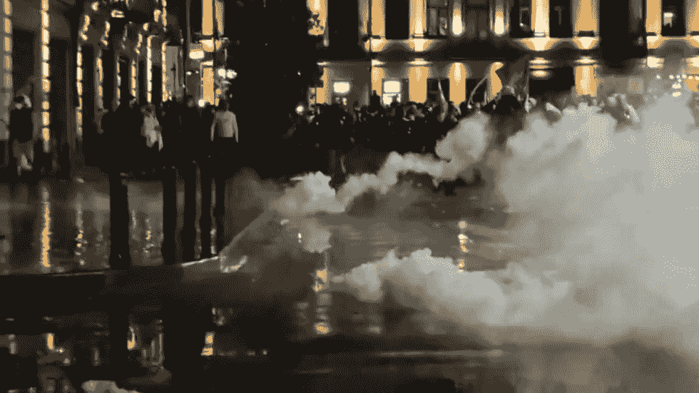 معترضان به کاخ ریاست جمهوری گرجستان یورش بردند (فیلم)