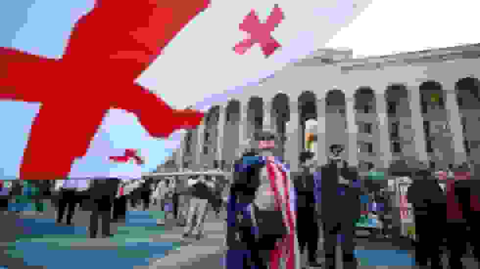 اعتراضات گسترده در پایتخت گرجستان همزمان با انتخابات محلی: به‌روزرسانی زنده