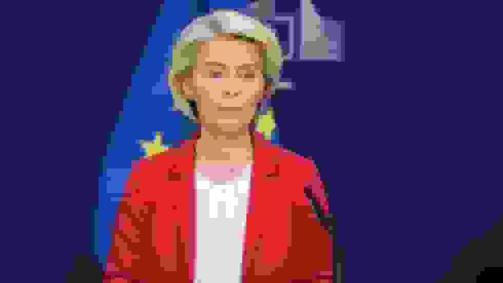 فون در لاین منتقدان را به خدمت به روسیه متهم می‌کند