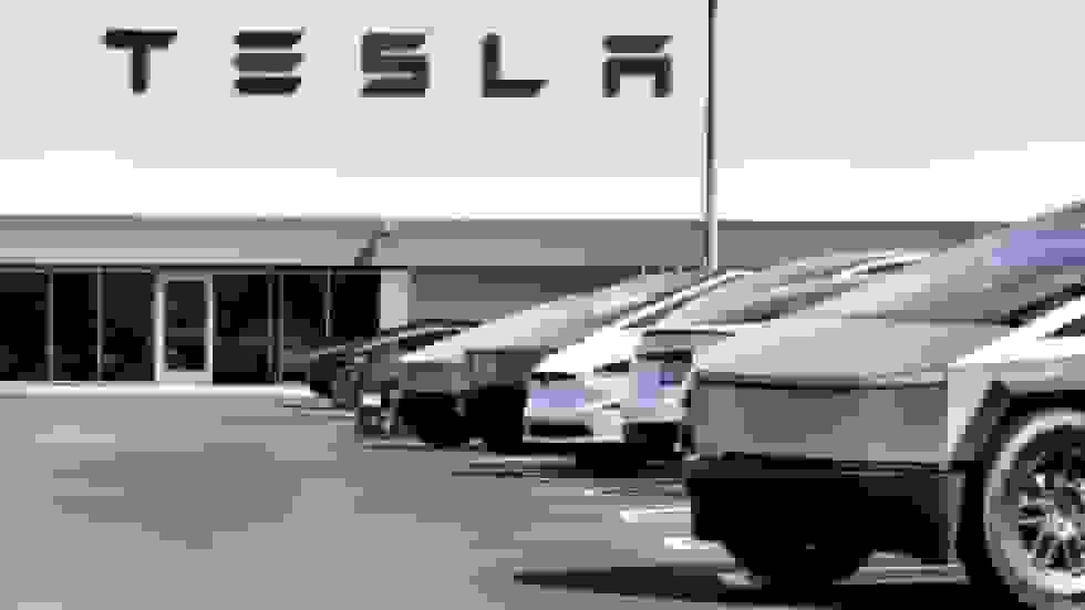 تسلا برای اولین بار مرسدس بنز را در فروش پشت سر گذاشت