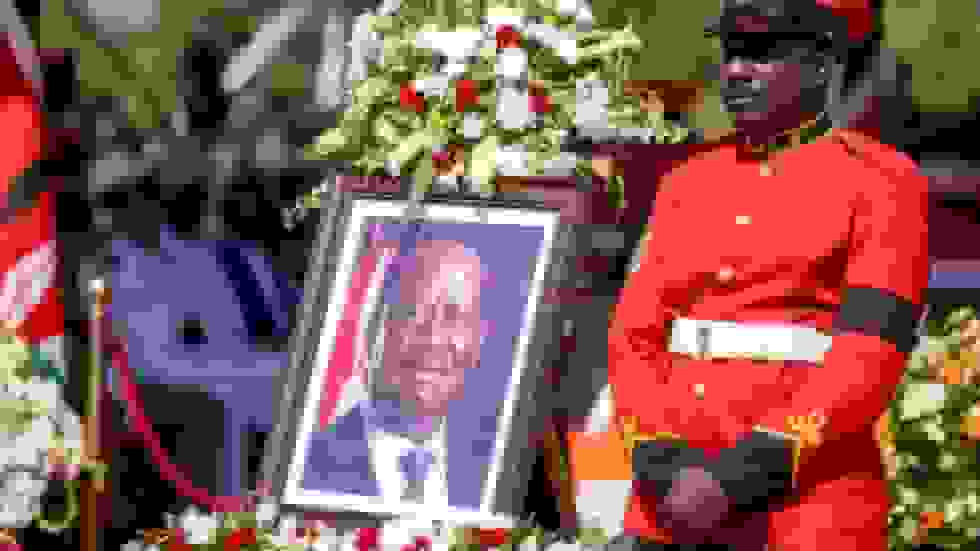 رهبر مخالف کنیا پس از روزها ناآرامی به خاک سپرده شد