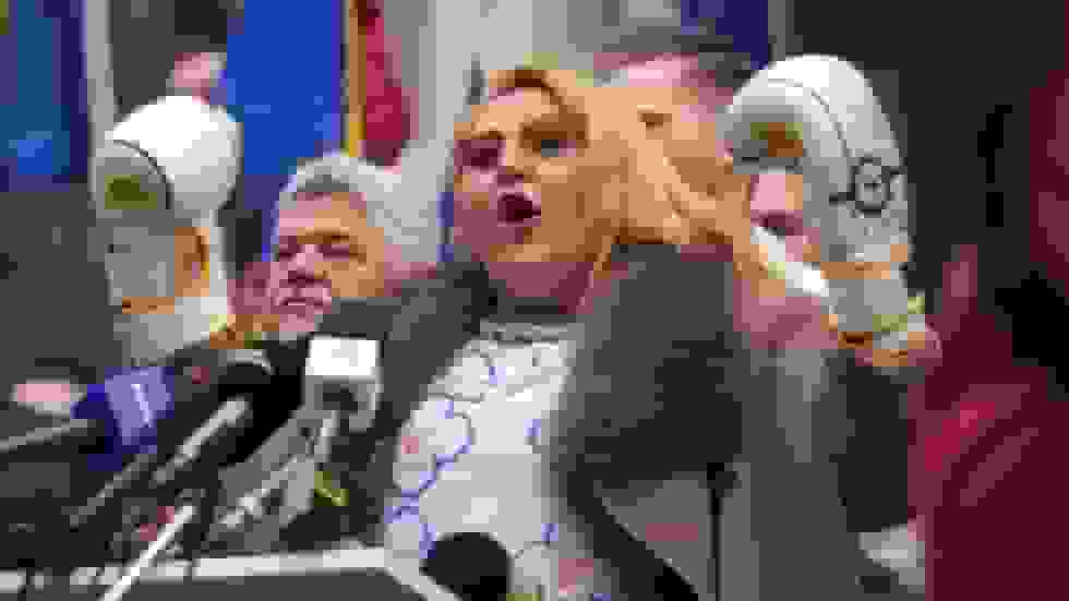 نماینده پارلمان اروپا تهدید به «شکستن پای زلنسکی» کرد