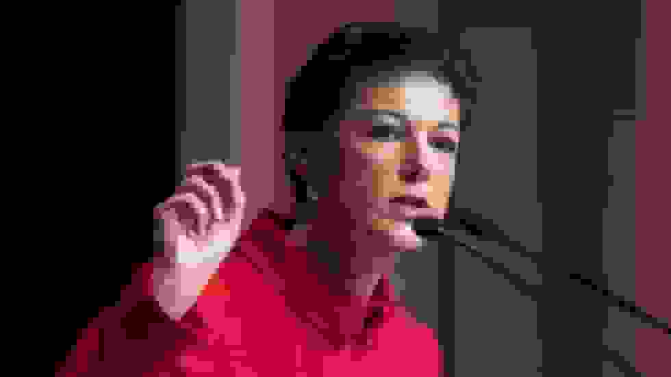 سیاستمدار کهنه‌کار آلمانی برنامه‌های سربازی اجباری را مسخره می‌کند