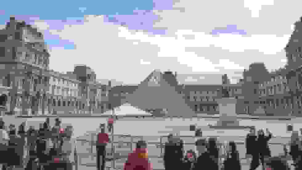 سرقت جواهرات لوور و انتقاد از سیاست‌های استخدامی مبتنی بر تنوع