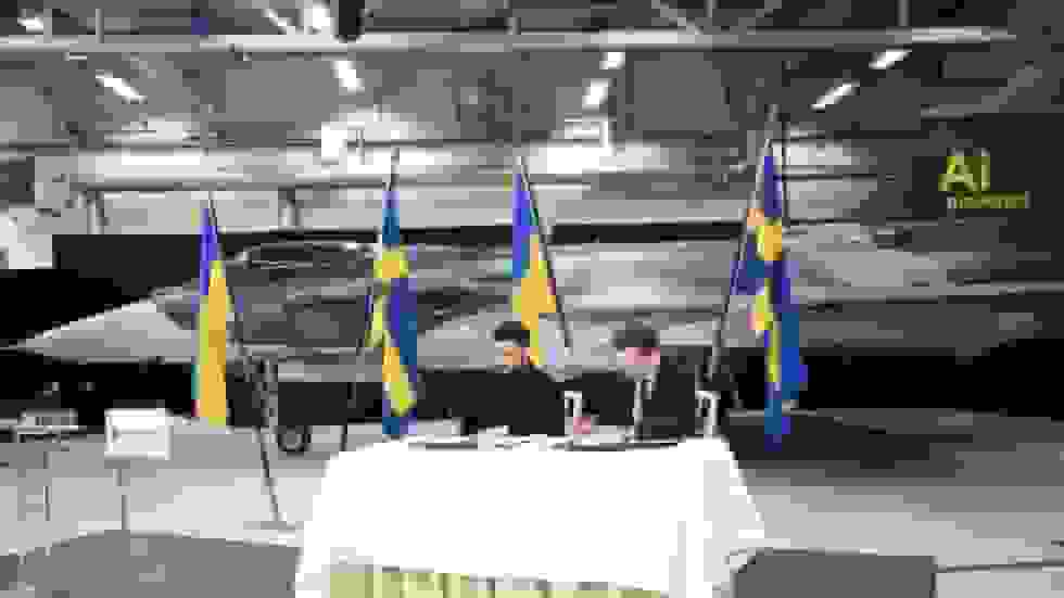 کیف قصد خرید بیش از ۱۰۰ جنگنده از سوئد را دارد