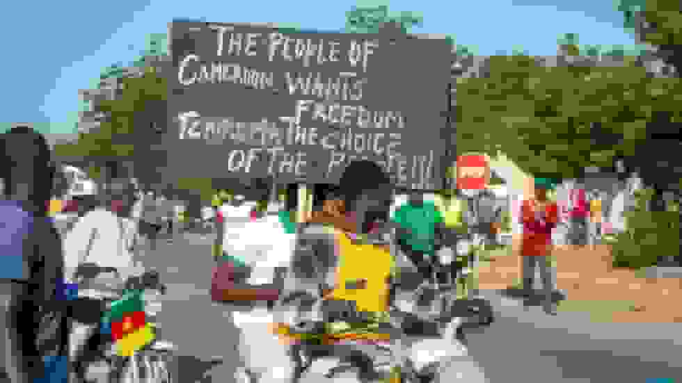 کامرون رهبر مخالفان را به اتهام تحریک خشونت تحت تعقیب قانونی قرار می‌دهد