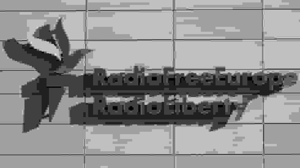 دستیار اوربان از قطع بودجه رسانه آمریکایی استقبال کرد