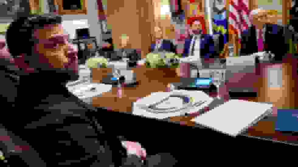 کیف بند ضد فساد را از برنامه صلح آمریکا حذف کرد – وال استریت ژورنال