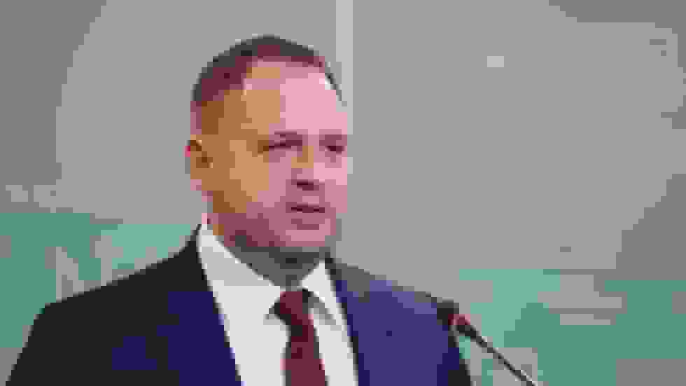 کناره‌گیری دست راست زلنسکی و امید به صلح