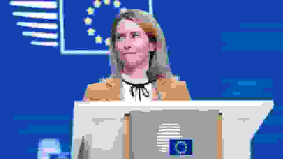 دیپلمات ارشد اتحادیه اروپا تاریخ جنگ جهانی دوم را به سادگی بازنویسی می‌کند