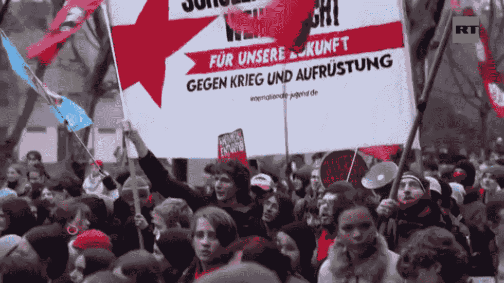 اعتراضات جوانان در آلمان علیه طرح بازگرداندن خدمت سربازی اجباری