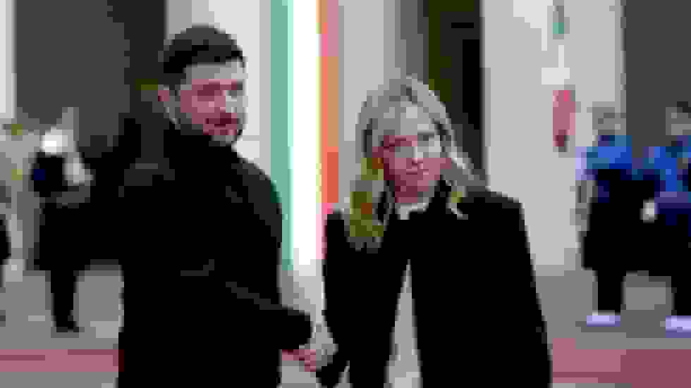 ملونی زلنسکی را به «مصالحه‌های دردناک» تشویق می‌کند