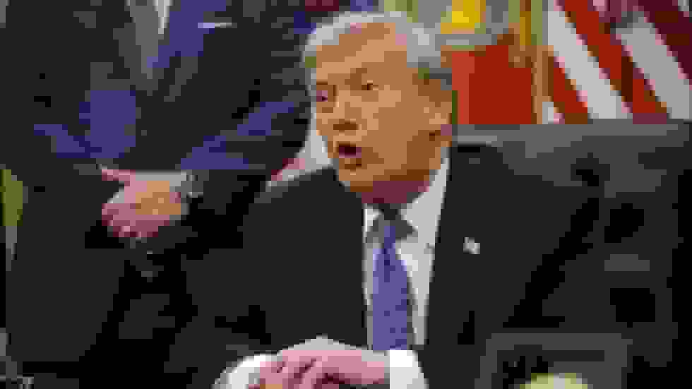 ترامپ فهرست ممنوعیت سفر آمریکا را با افزودن فلسطین، سوریه و شش کشور دیگر گسترش می‌دهد