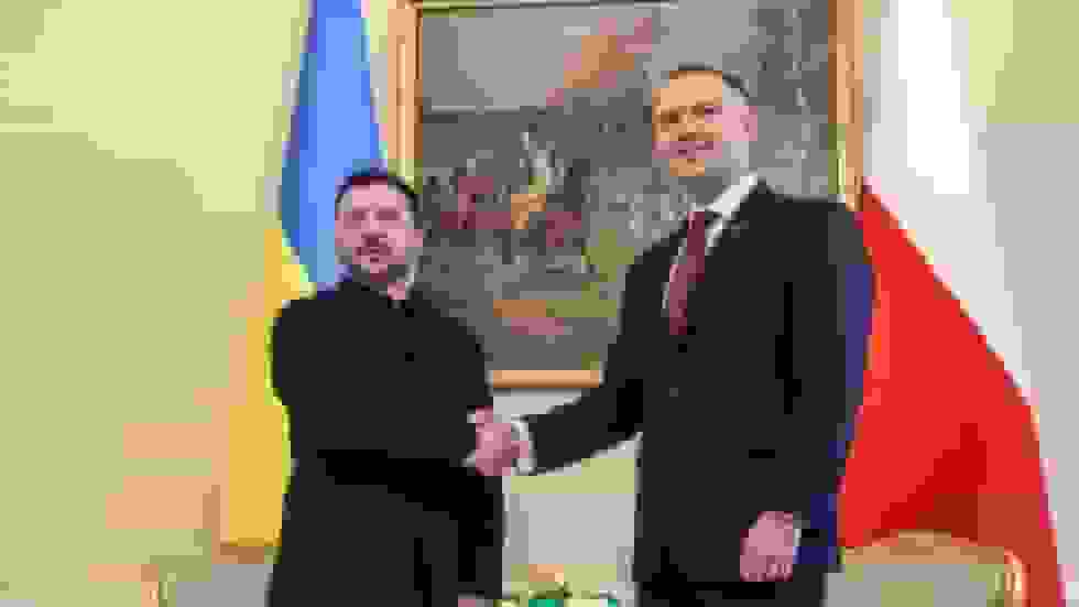 رئیس جمهور لهستان کتابی درباره جنایات نازی‌های اوکراینی به زلنسکی هدیه داد